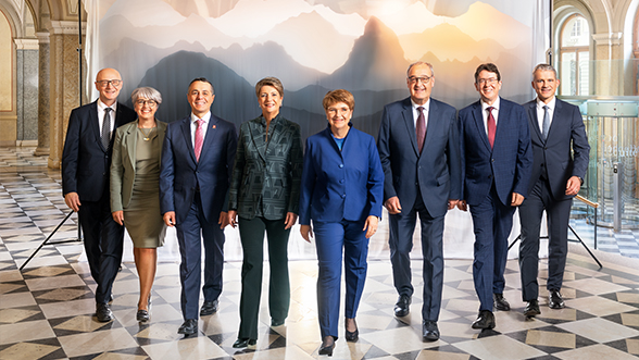 https://www.admin.ch/gov/en/_jcr_content/socialshareimage.imagespooler.jpg/1704277462216/teaser_bundesrat_gruppenbild_2024_588x331_web.jpg